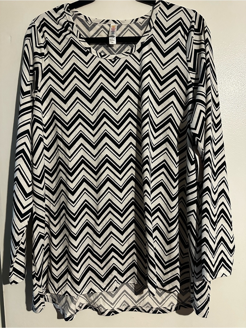 LuLaRoe Black and White Chevron Long Sleeve Top